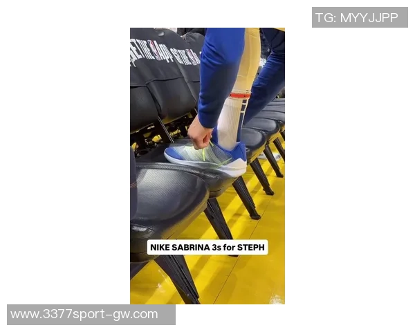 库里热身穿李宁巴特勒3代巴西配色球鞋与球衣完美搭配显清新风格